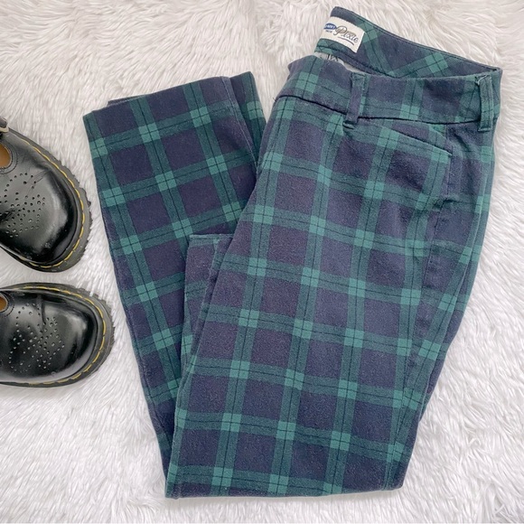 VNTG Old Navy Pixie 90s Preppy Grunge Low Waist Cropped Plaid Pants - Picture 2 of 10